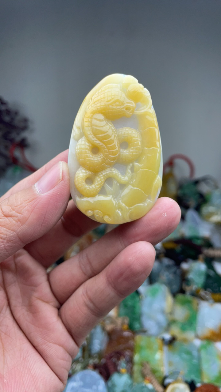 天然翡翠挂件蛇牌翡翠直播