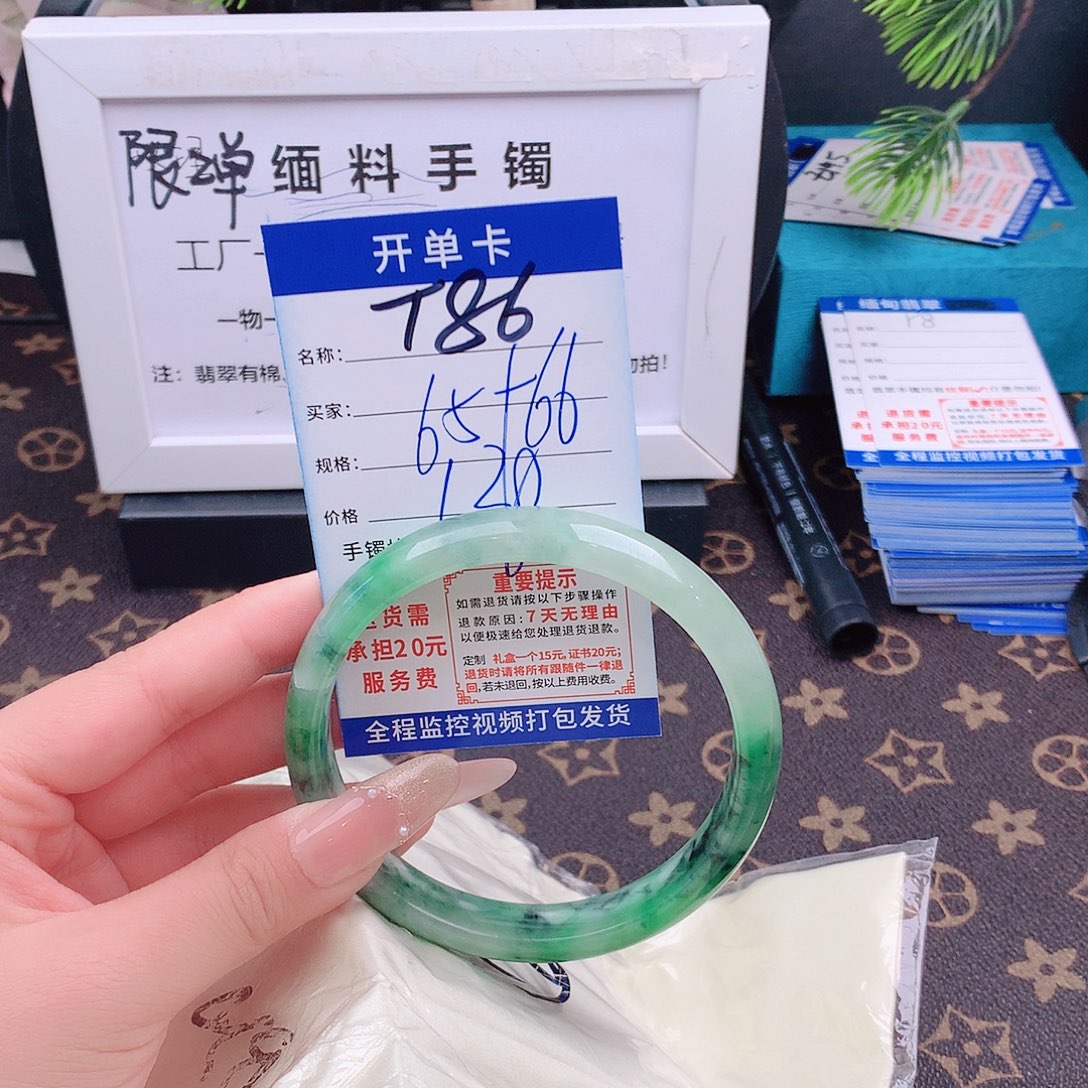 翡翠手镯未镶嵌手镯以实物为准微色差T86