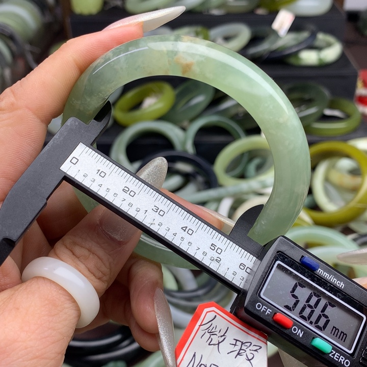 蛇纹石玉手镯未镶嵌799
