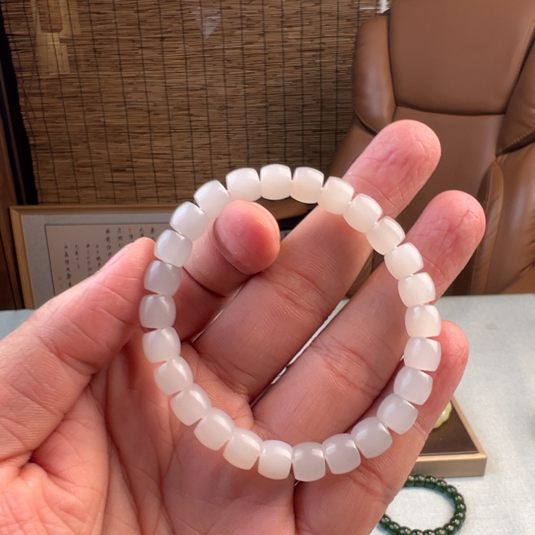 赛***斯和田玉未镶嵌手链