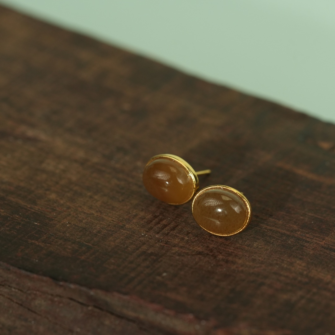 YY004和田玉糖料包镶耳钉