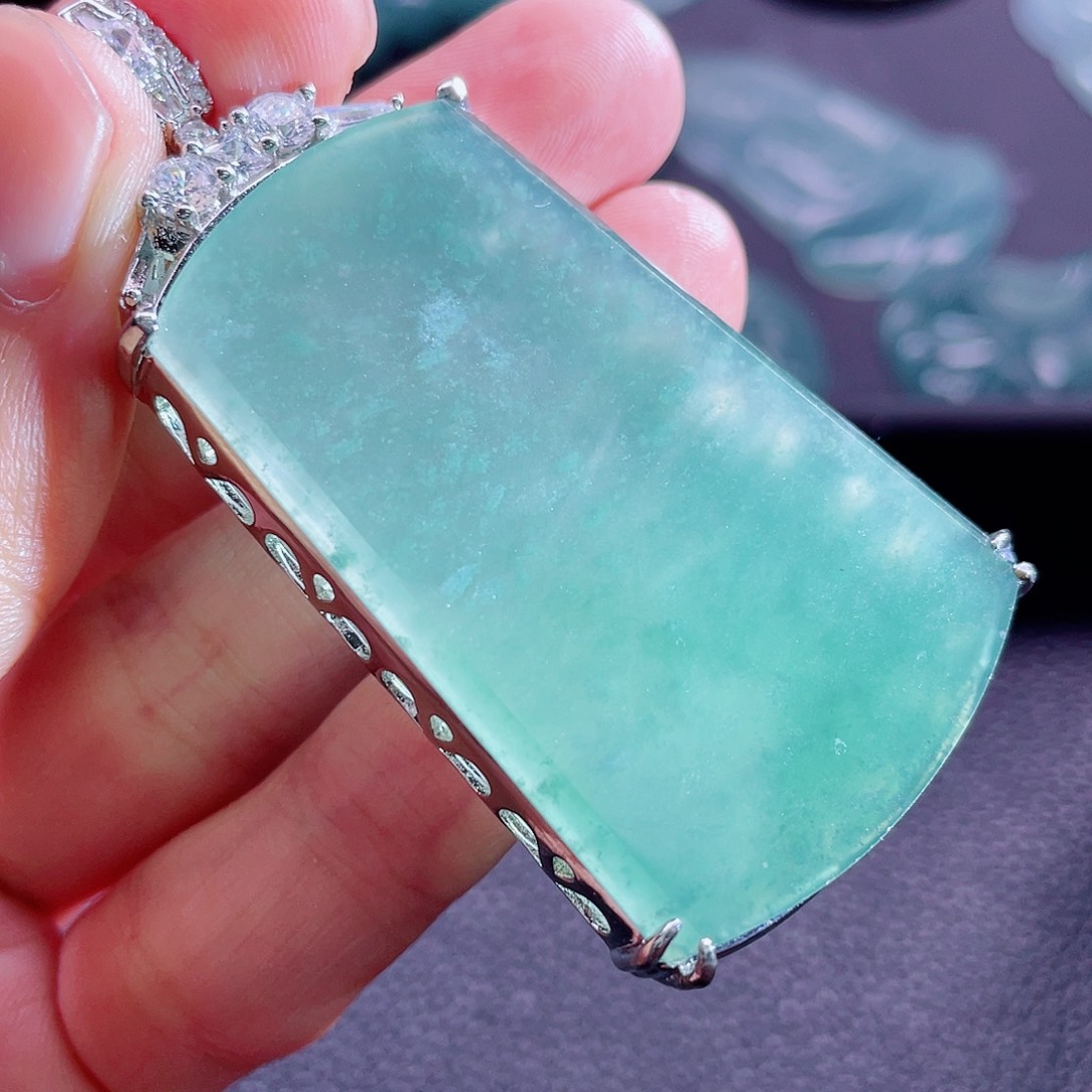 翡翠颈饰未镶嵌99999999