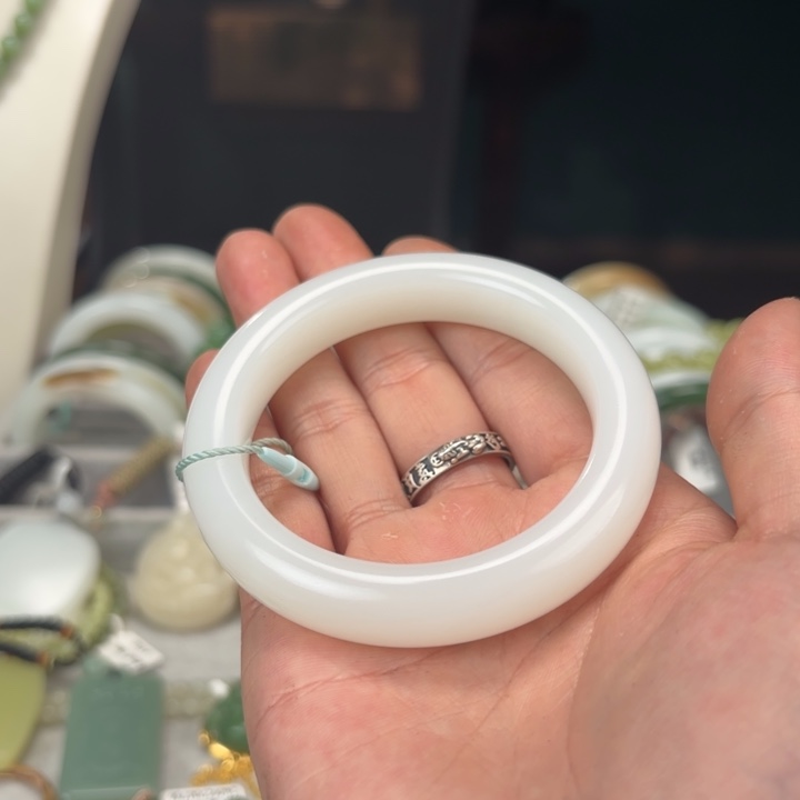 和田玉手镯未镶嵌芳