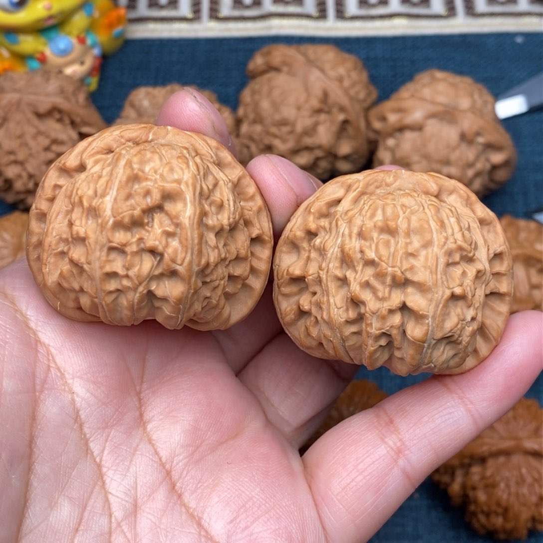 文玩核桃把件42精品闷白全品