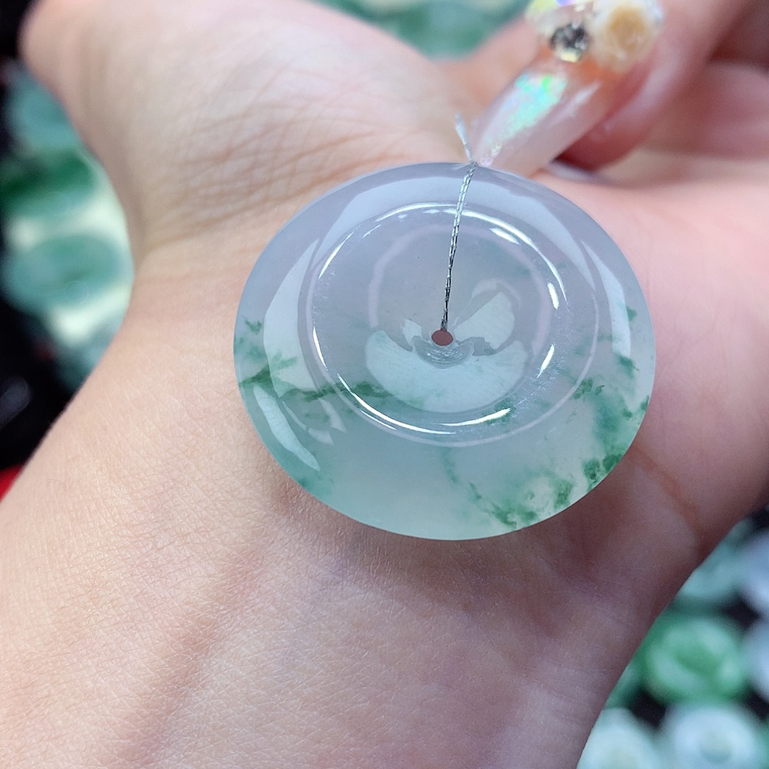 翡翠颈饰未镶嵌编号123。尺寸29.1-6.8