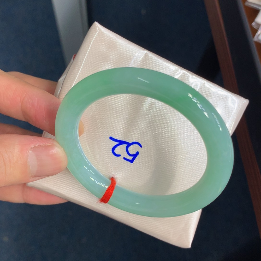 翡翠手镯（圆镯）未镶嵌翡翠