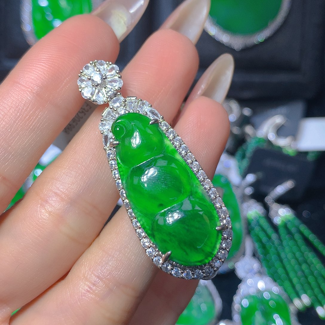 翡翠颈饰银S925镶嵌翡翠