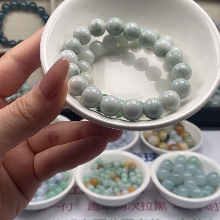 翡翠散珠有瑕疵不退不换