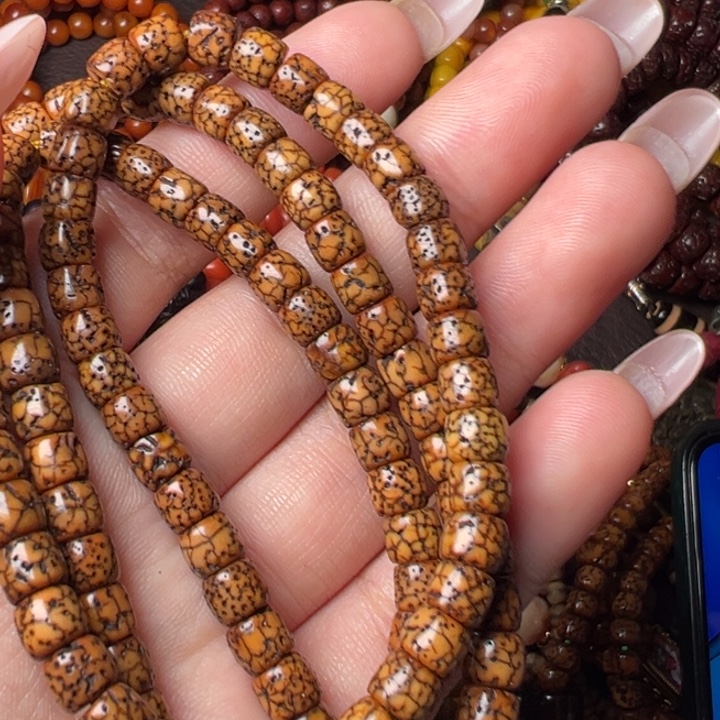 拒***绝琉璃/树脂/塑料类单圈 手串。