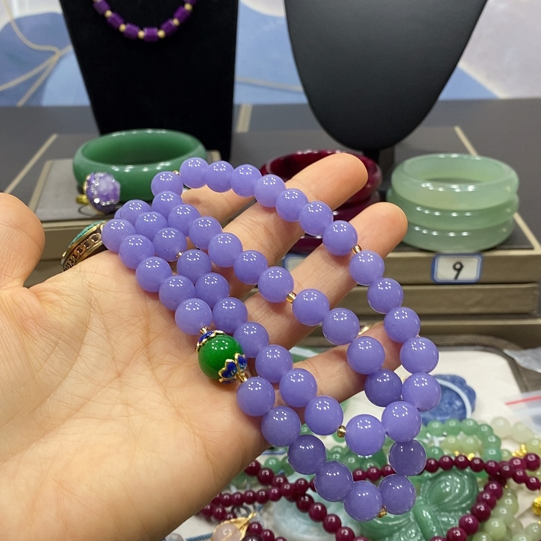 米***宝石英岩玉未镶嵌颈饰