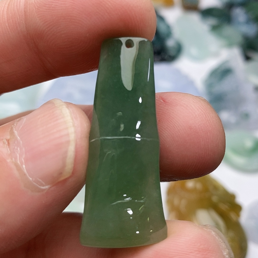 翡翠颈饰未镶嵌竹节