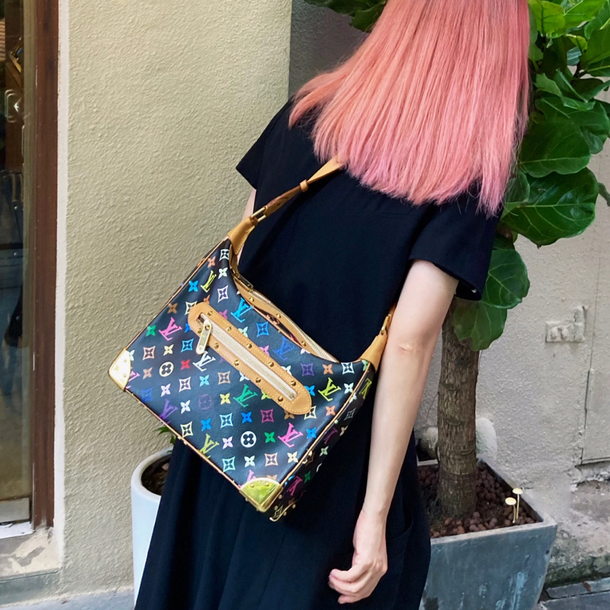 95新 LouisVuitton/路易威登 黑三彩牛角单肩斜挎包(全原)