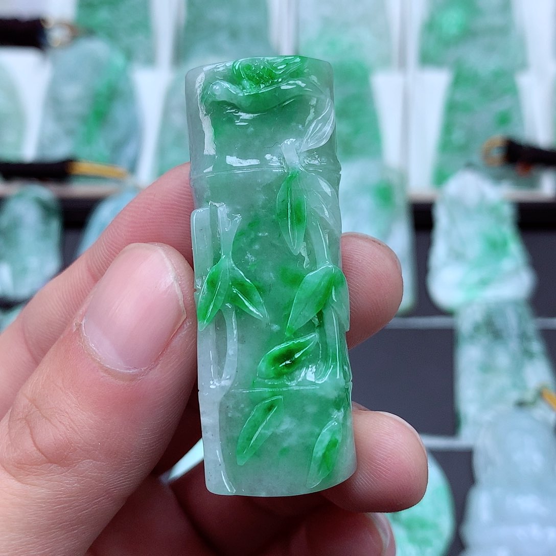 翡翠颈饰未镶嵌翡翠吊坠