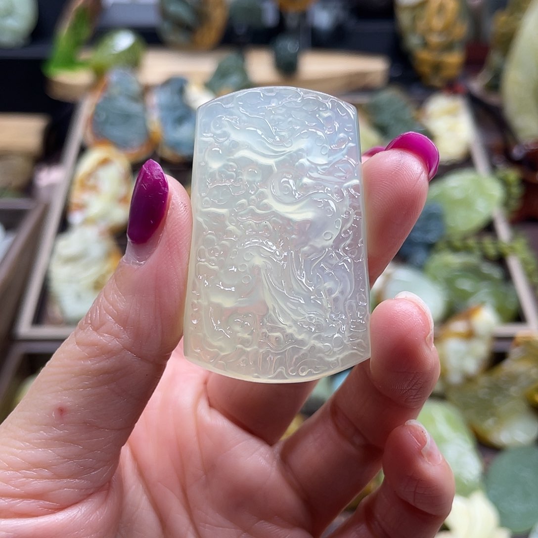 蛇纹石玉颈饰未镶嵌岫玉龙牌