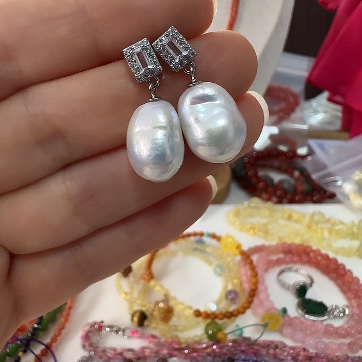 耳饰银S925镶嵌淡水珍珠15左右蚕豆巴洛克有纹