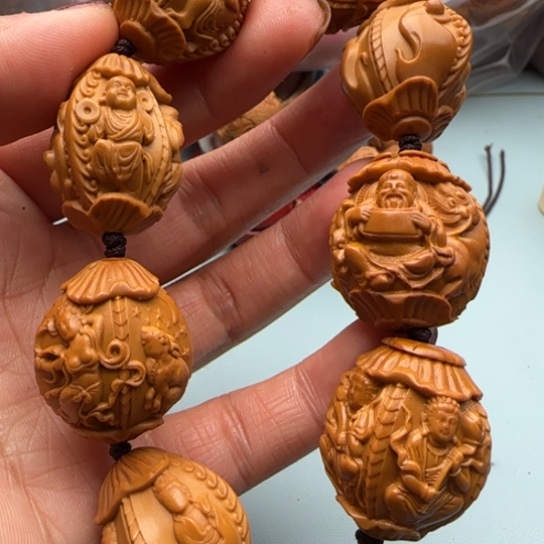 橄榄核手串雕刻工艺