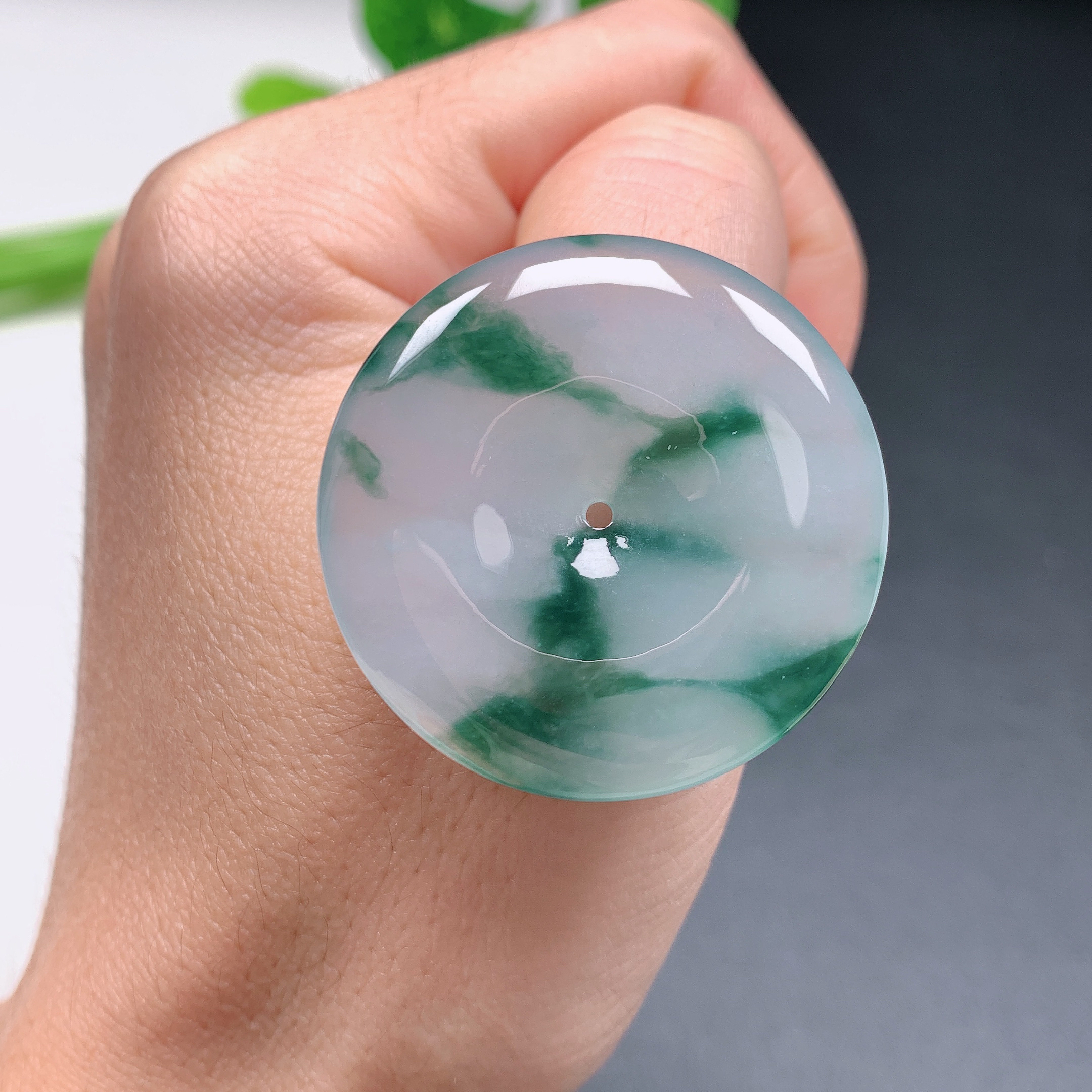 冰种冰飘绿平安扣吊坠、缅甸天然A货翡翠、尺寸：36.8-6mm