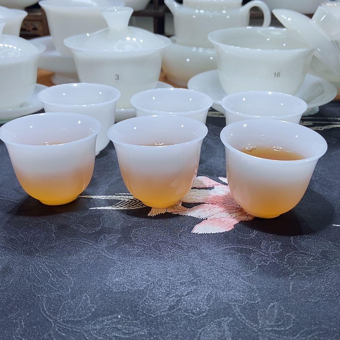 你也别管我们是在哪上班呢是我是