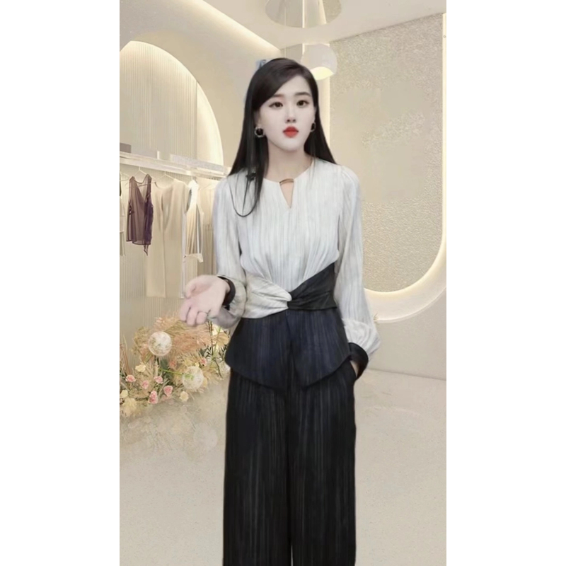 初春一整套时尚洋气轻熟风气质设计感小众拼接百搭职业显瘦两件套