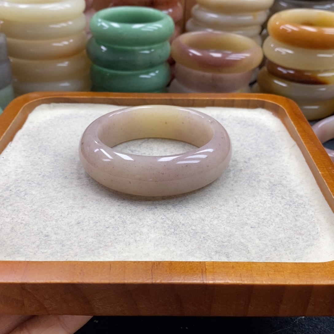 石英质玉未镶嵌手镯