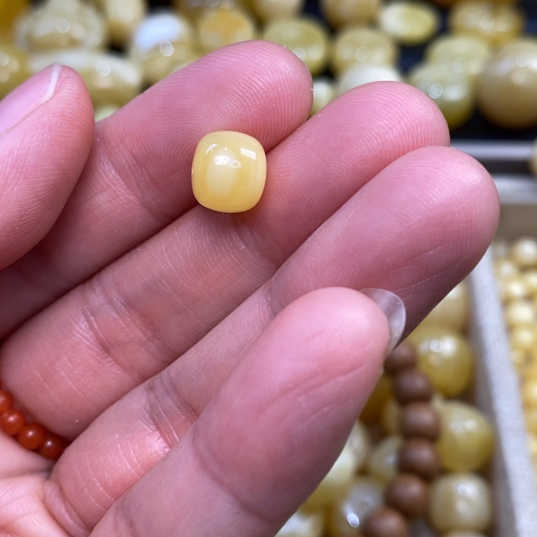 ****️琥珀未镶嵌裸石原矿蜜蜡