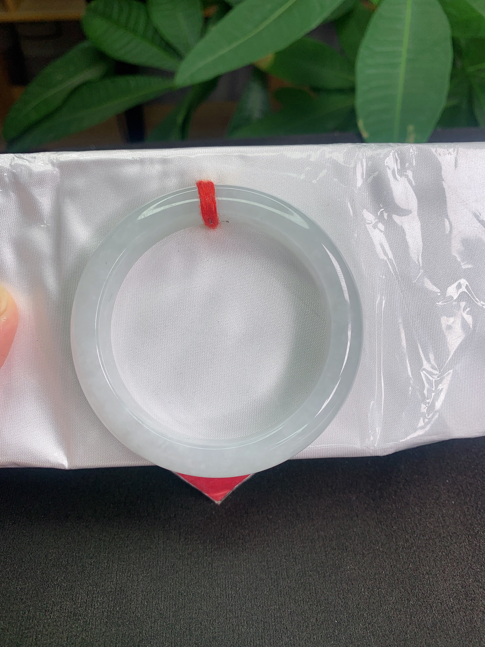 （240号）缅甸天然A货翡翠52-53圈口白月光正圈手镯、有纹