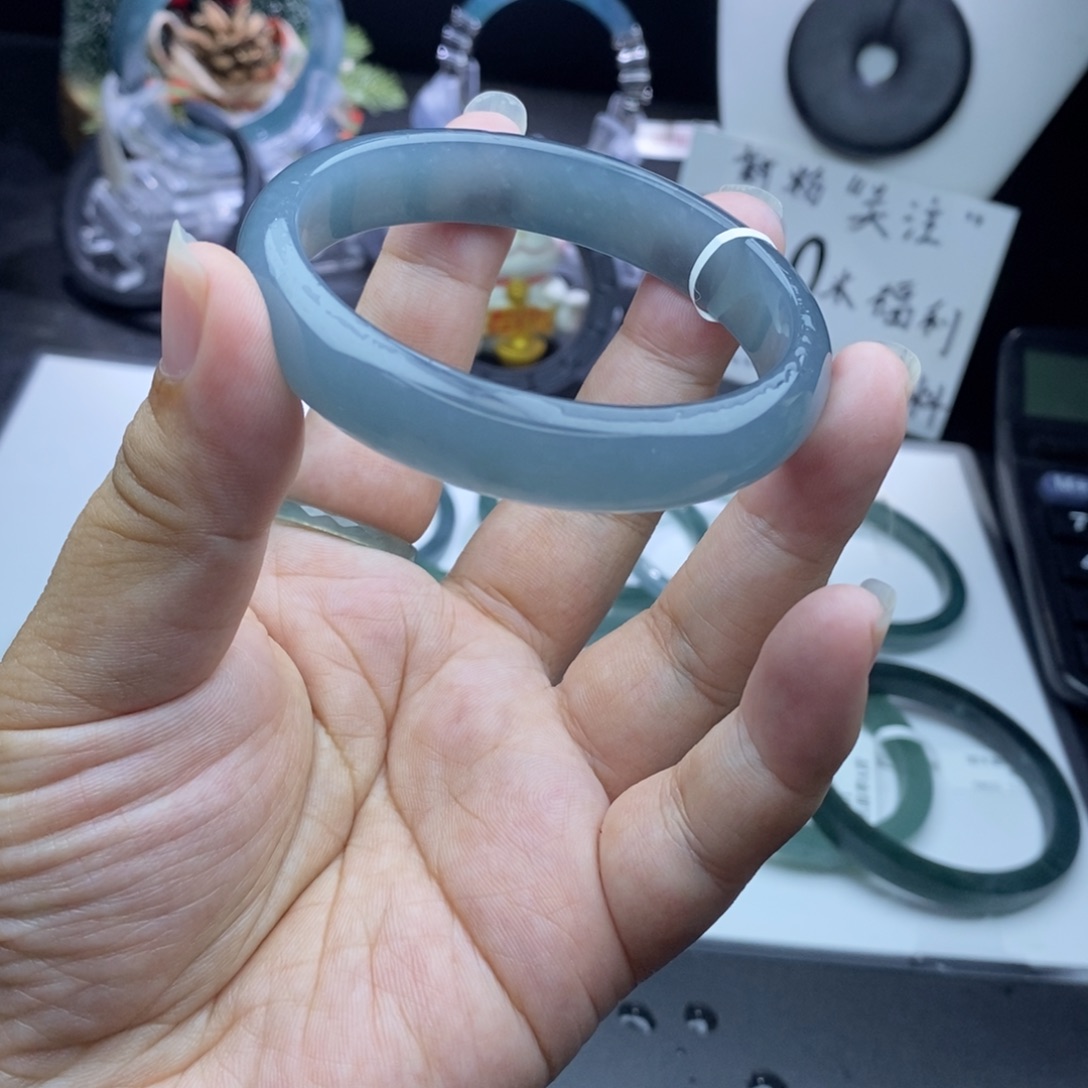 定制翡翠未镶嵌手镯冰烟蓝正圈