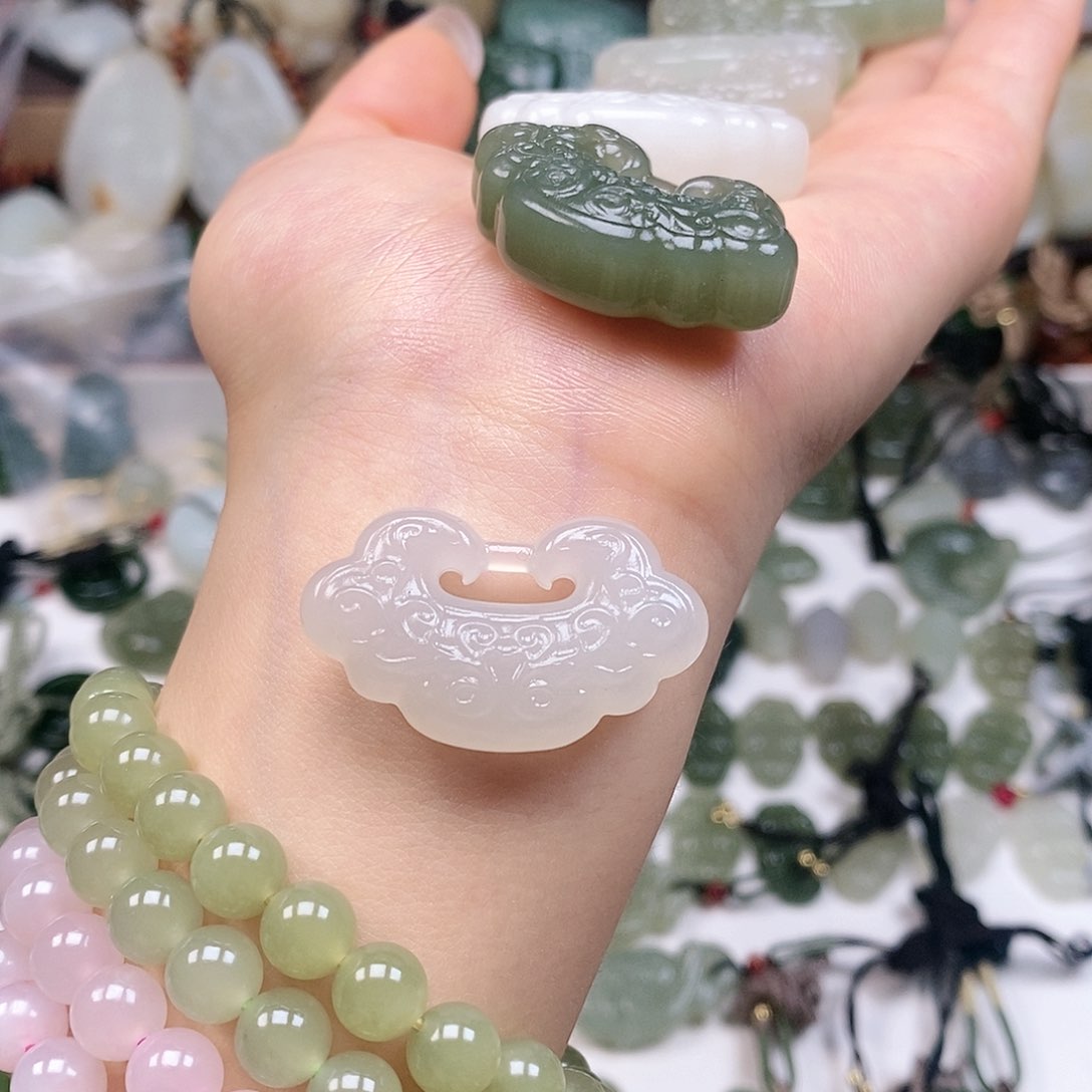 和田玉手镯未镶嵌M****