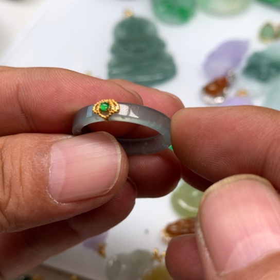 翡翠颈饰未镶嵌翡翠