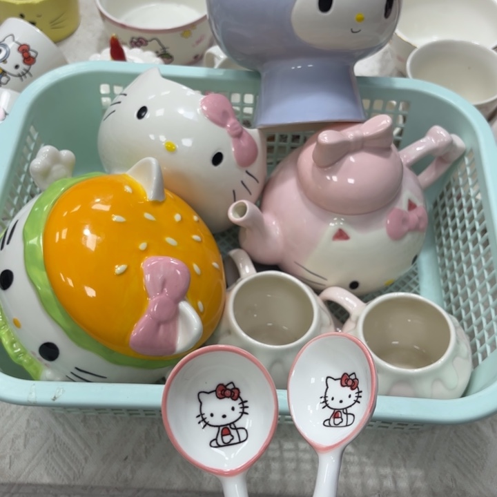 摆件在这个充满生机盎然活力四射却
