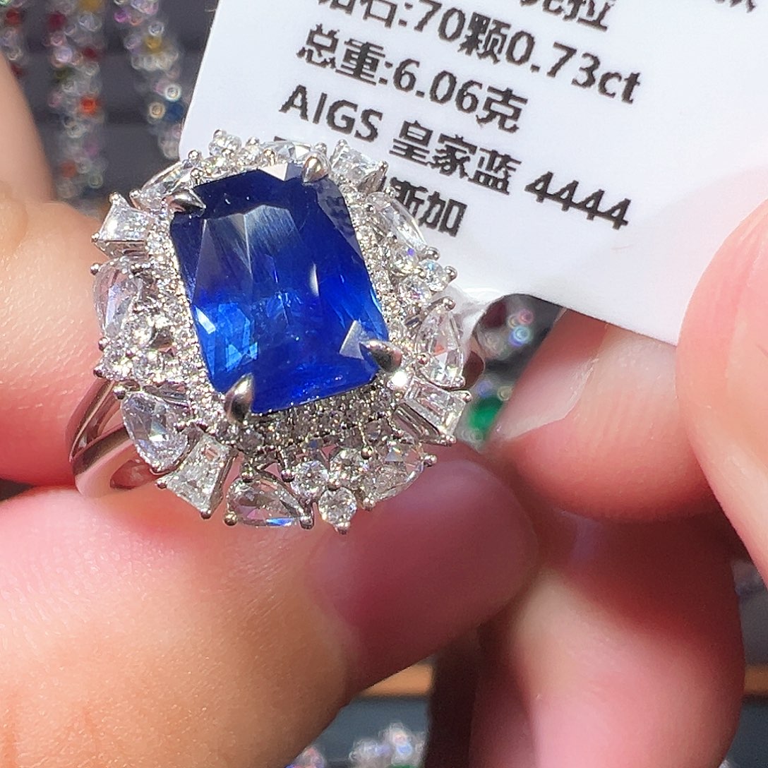 蓝宝石18K金镶嵌戒指