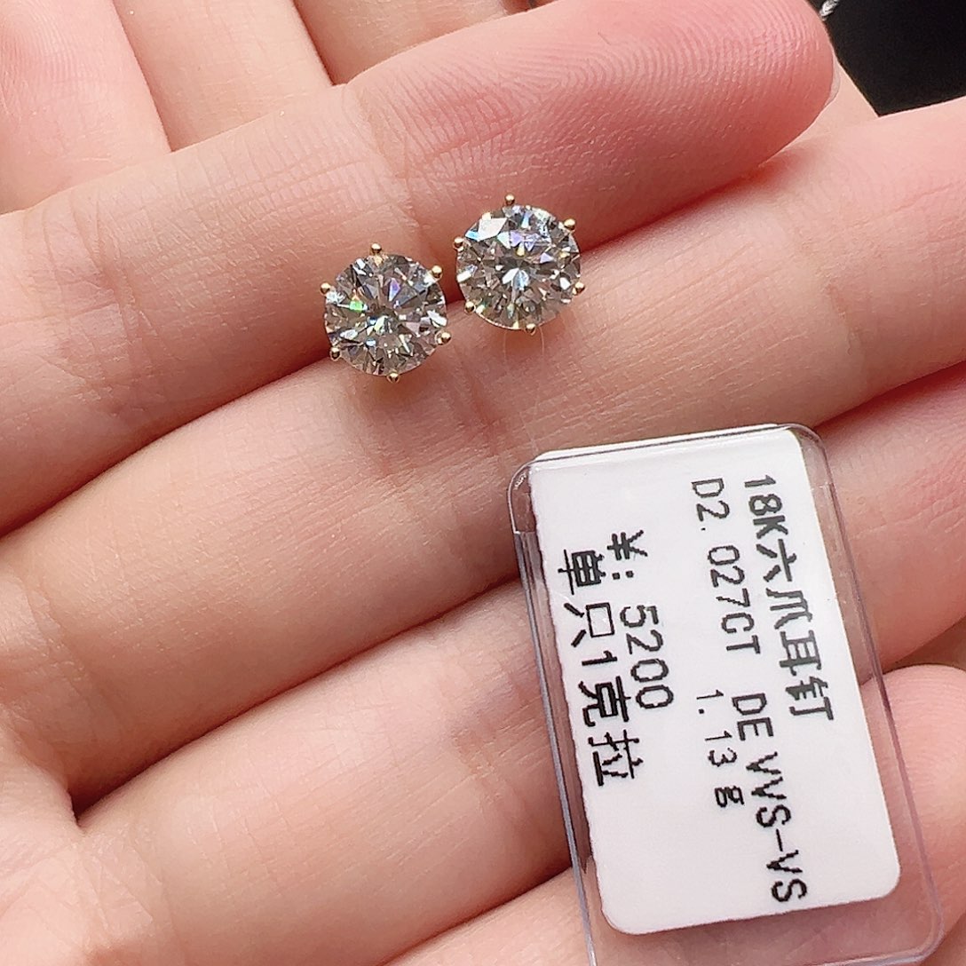 18K金镶嵌实验室培育钻石套链单颗1克拉，一对六爪耳钉k黄