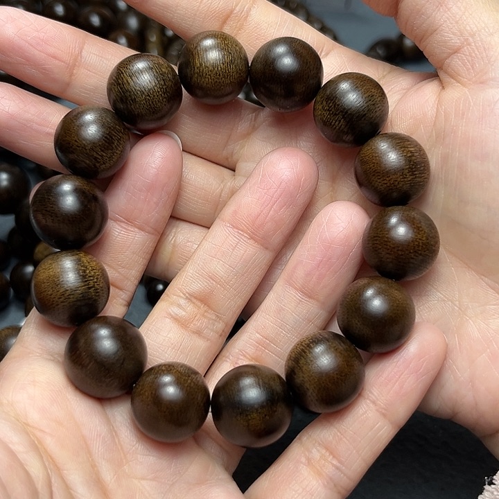 沉香手串白棋玉化