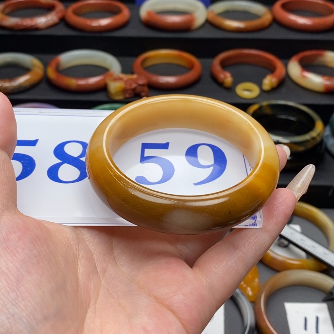 石英质玉（黄龙玉）手镯未镶嵌