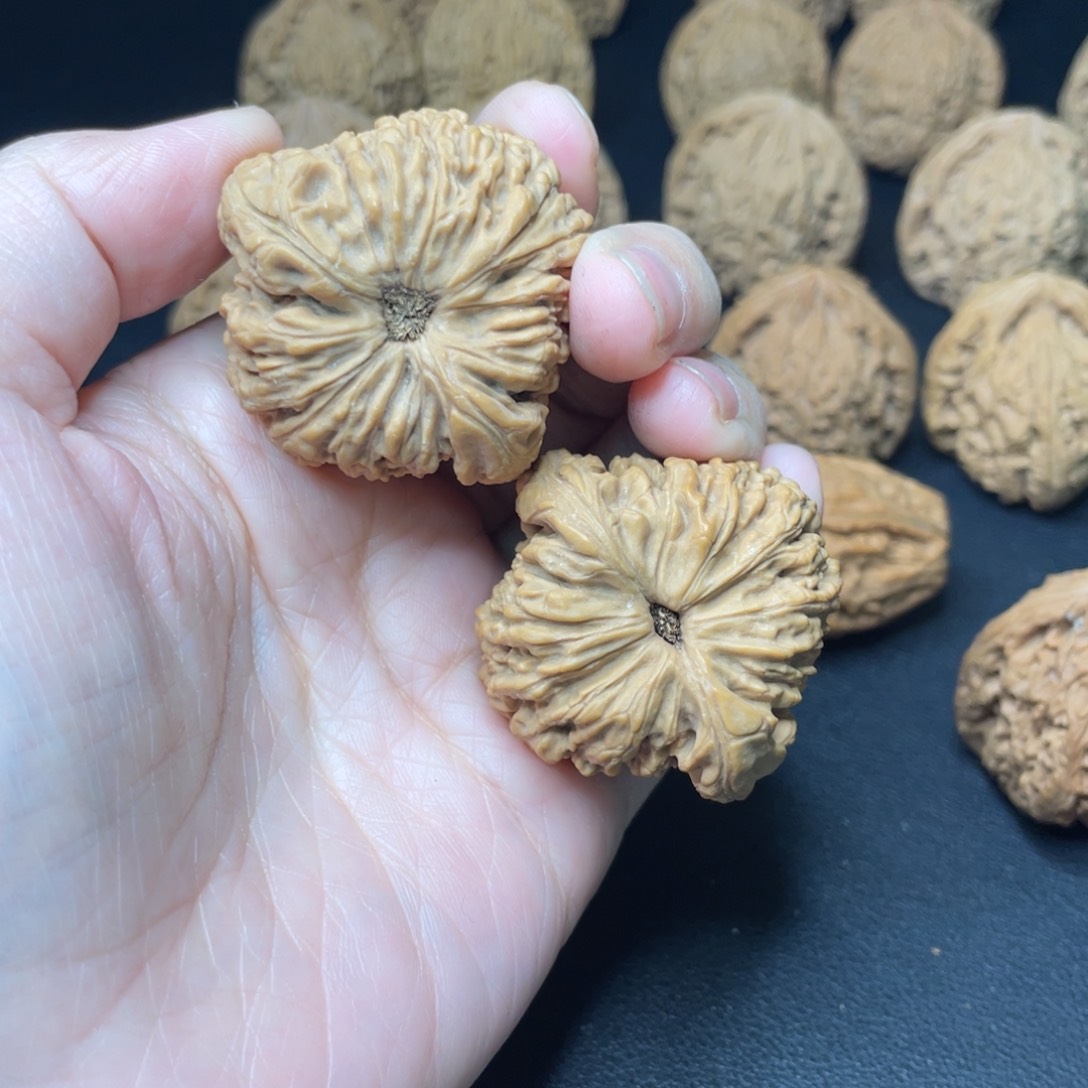 文玩核桃把件?****务南疆石