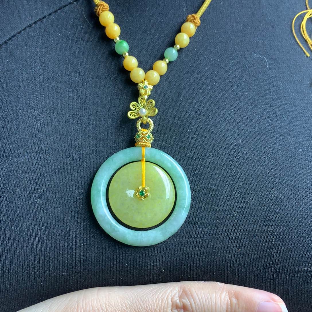 翡翠颈饰未镶嵌翡翠