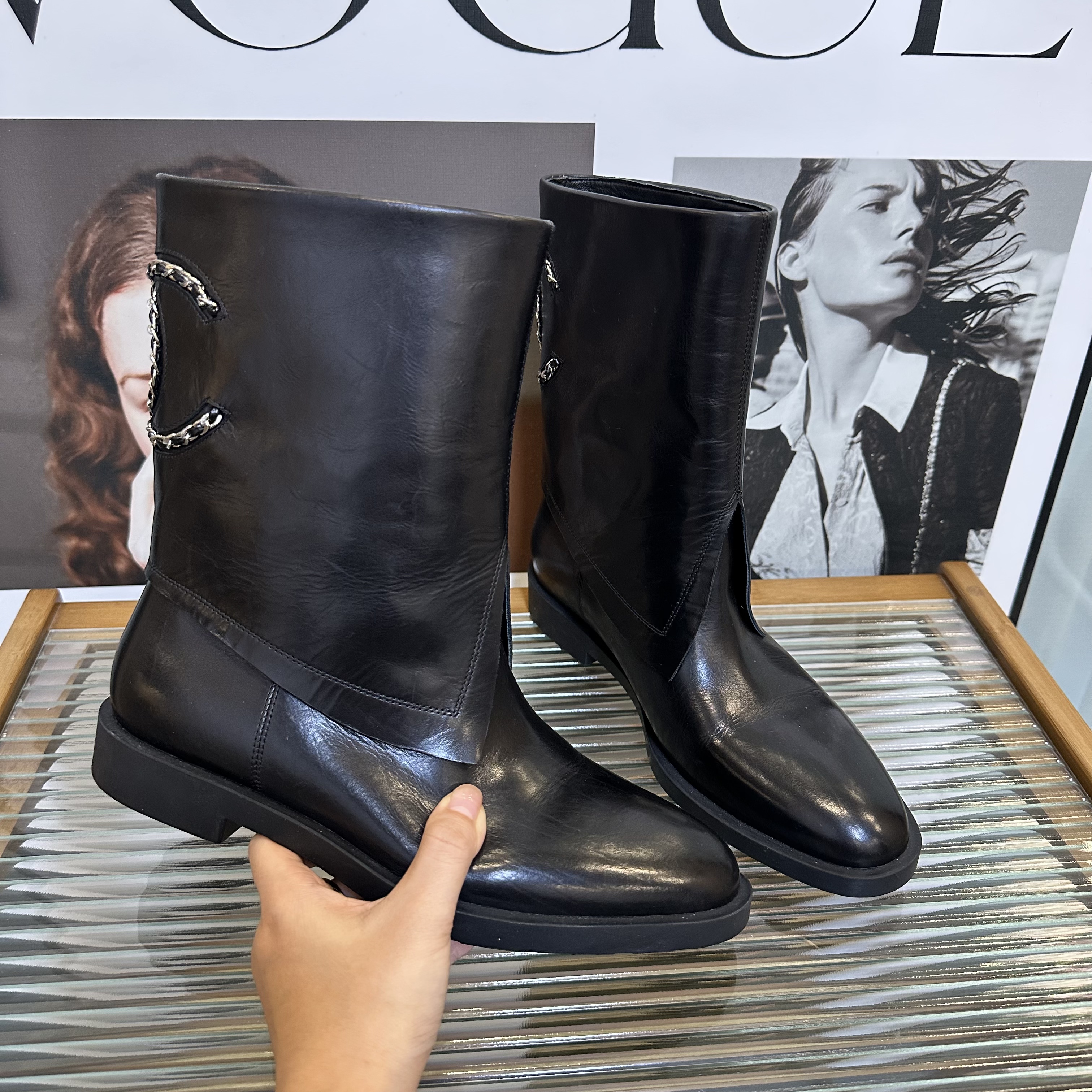 【LX】时尚百搭女士黑色秋冬尖头短靴25XZ680LX