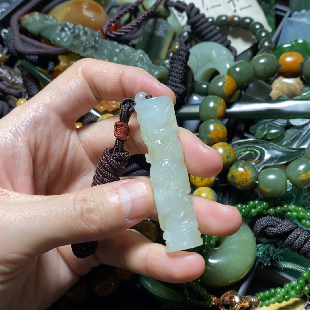 蛇纹石玉未镶嵌颈饰