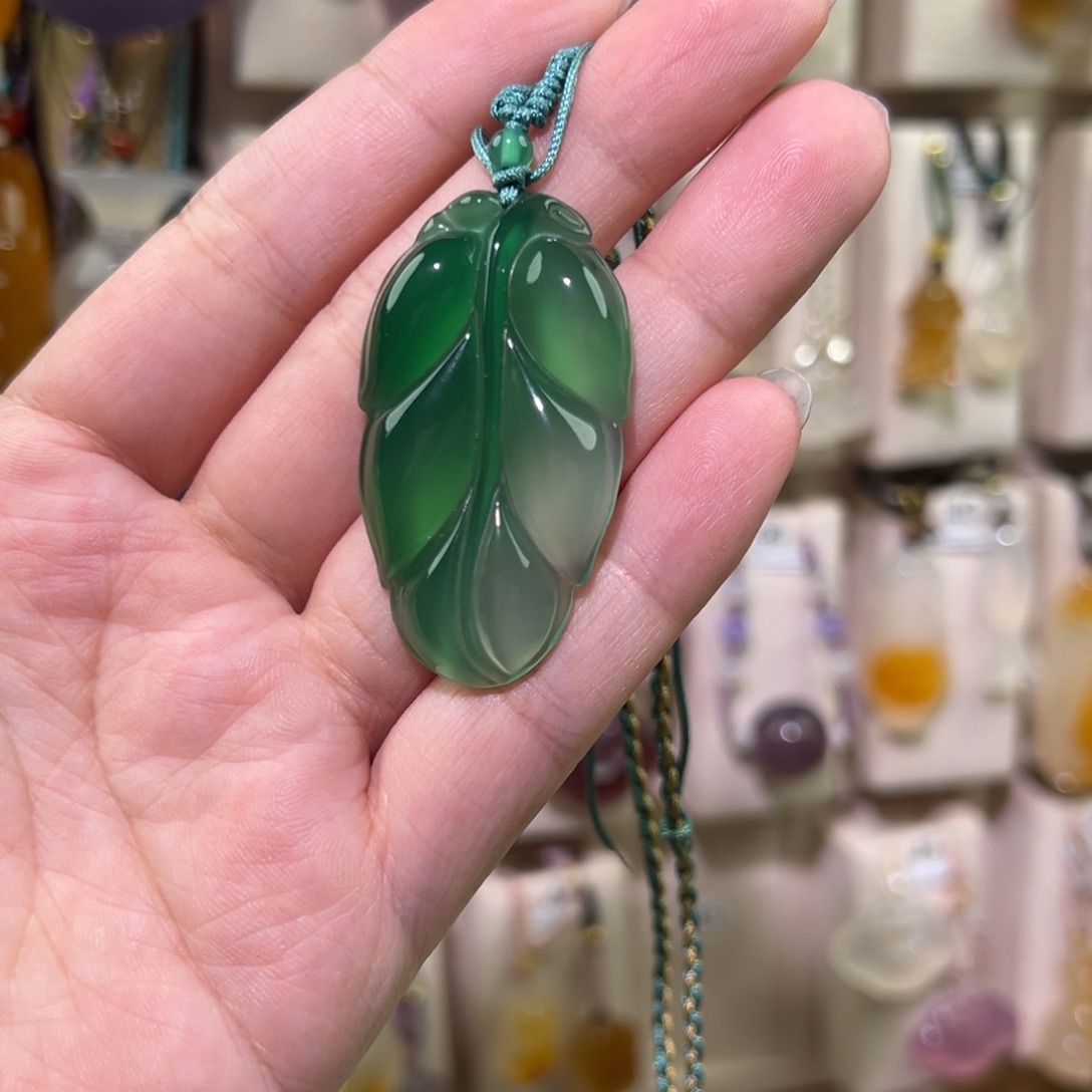 伍***彰玛瑙/玉髓未镶嵌颈饰