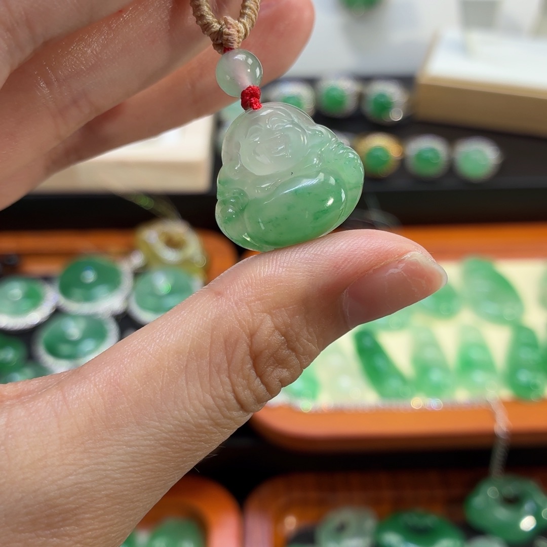 石英质玉（非洲翠）未镶嵌颈饰