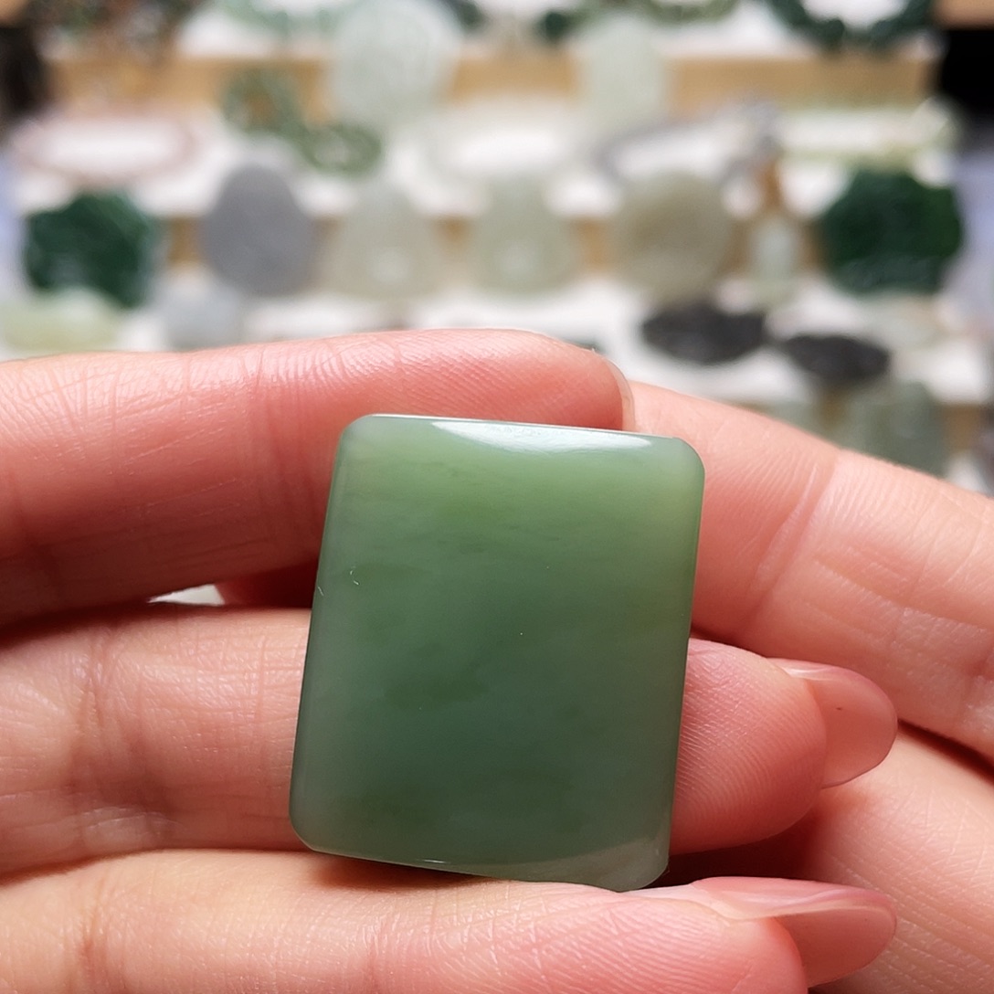 C***姐和田玉18K金镶嵌吊坠(不含链)碧玉无事牌