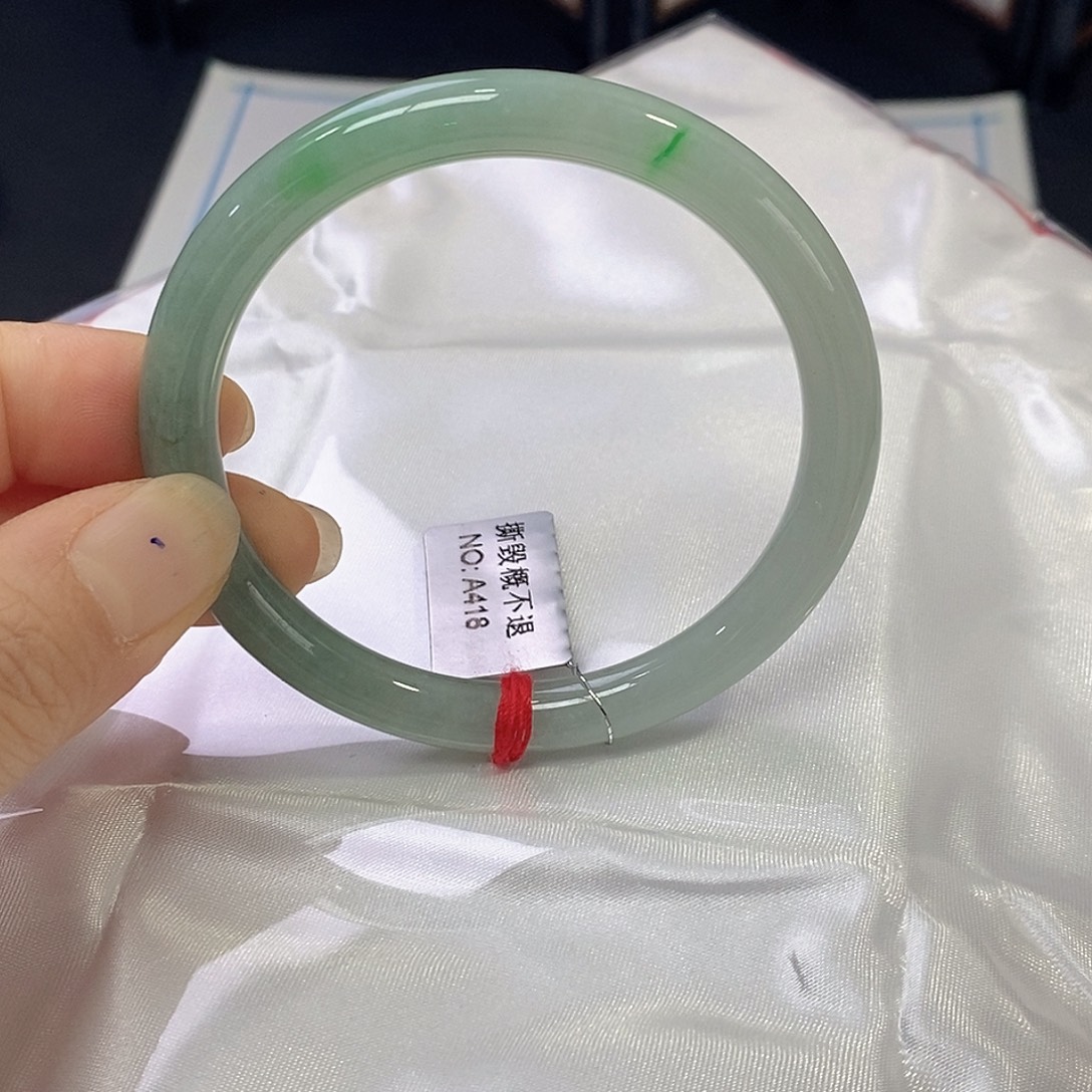 翡翠未镶嵌手镯（圆镯）55