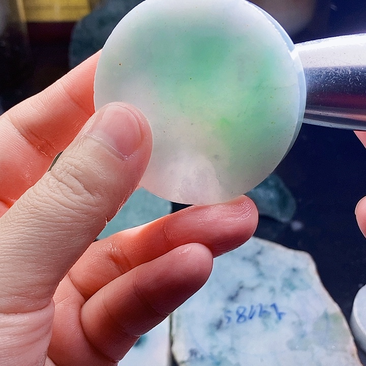 翡翠未镶嵌颈饰毛料36