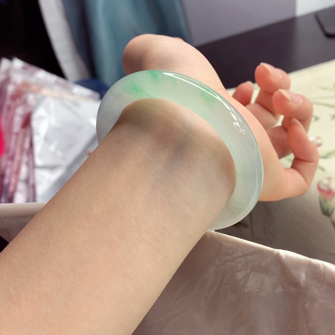 翡翠手镯（圆镯）未镶嵌 54 冰透 飘阳绿 通透 好料子 小