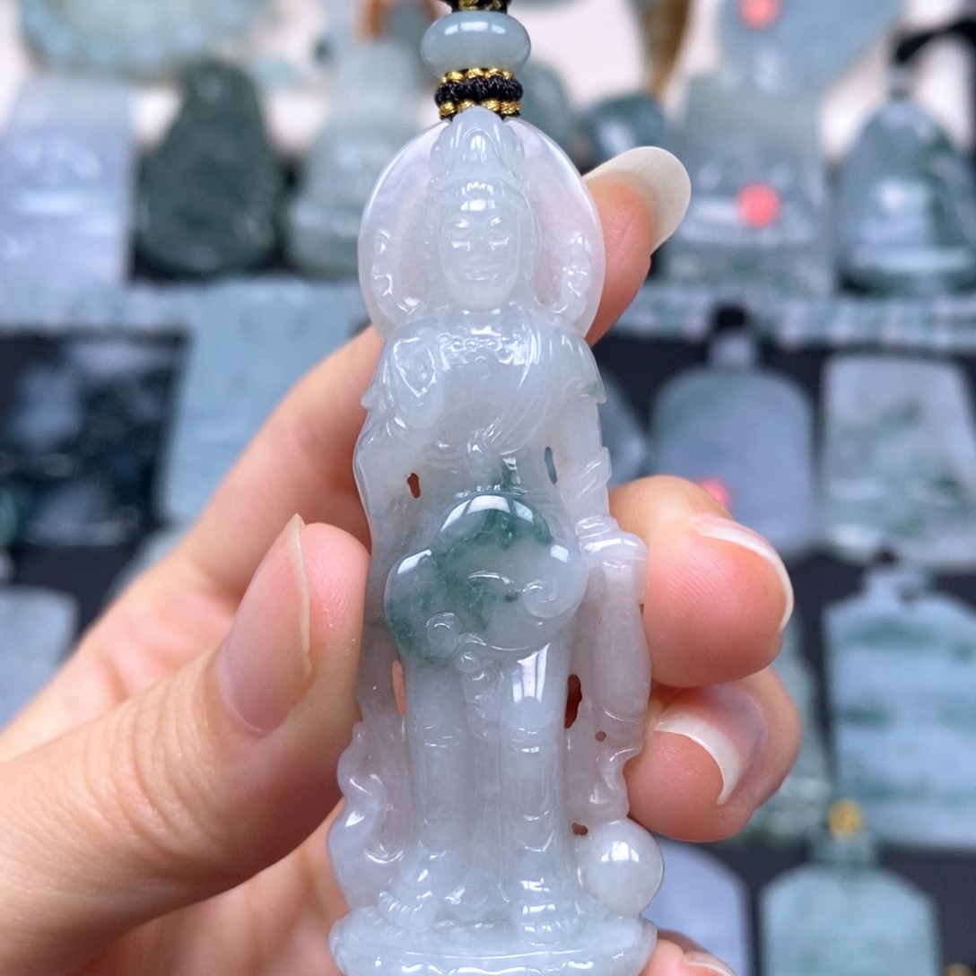 翡翠未镶嵌颈饰站观音