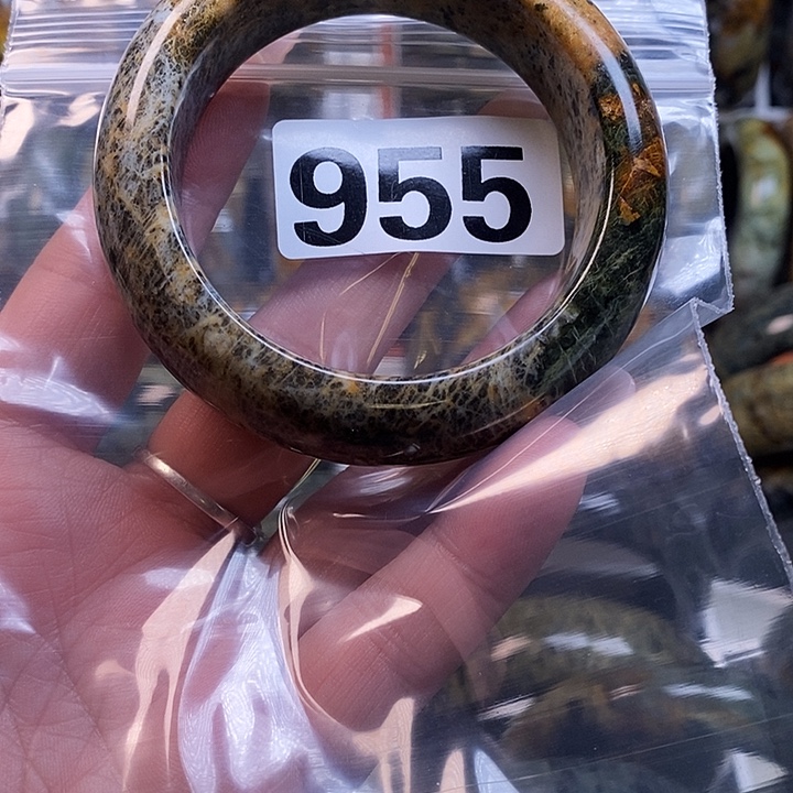 蝉***雨蛇纹石玉未镶嵌手镯