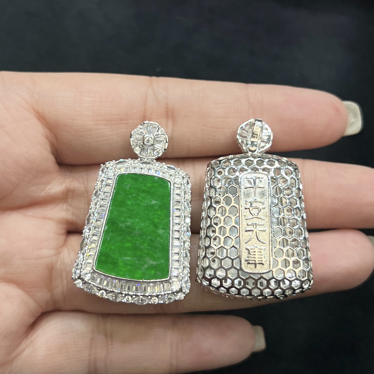 【红旭玉麟】天然翡翠A货满阳绿无事牌吊坠 多样性发一件