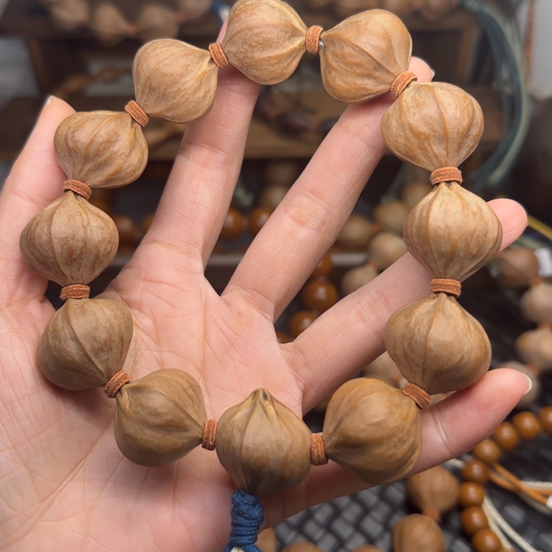 手串橄榄核01。2.35*2.4四花