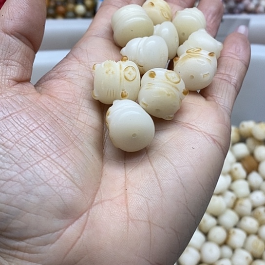 吊坠白玉菩提微瑕17炭烤猫5卡灯牌宠5