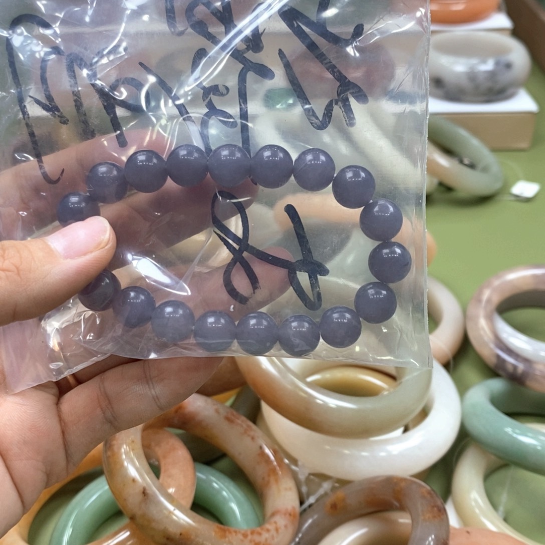 未镶嵌手镯石英岩玉
